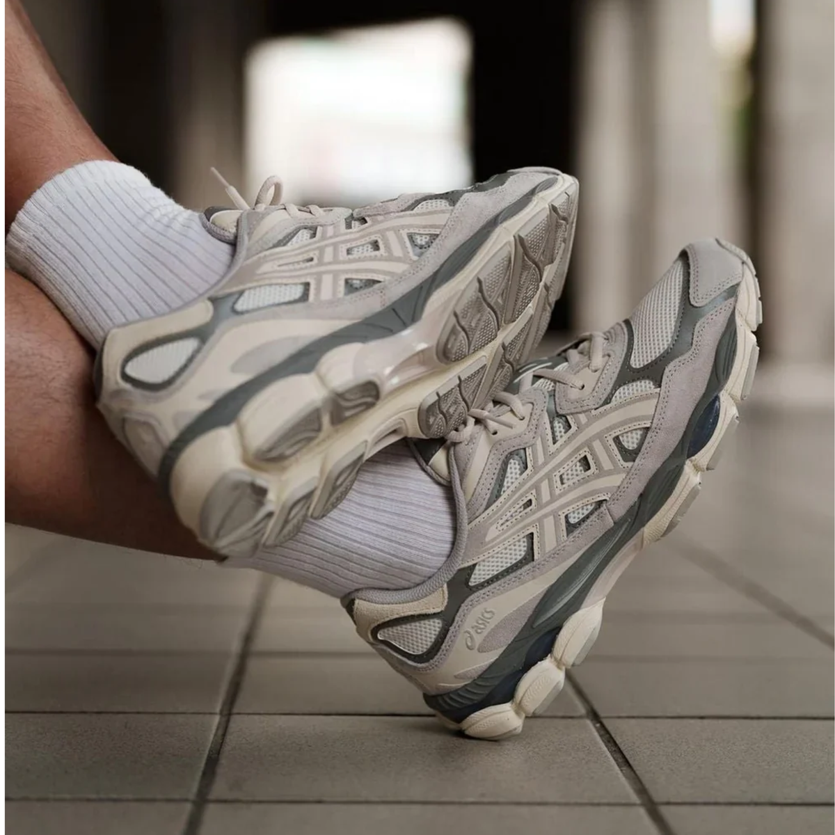 Asics Gel Nyc Oyster Grey - Beige – productfoto 2