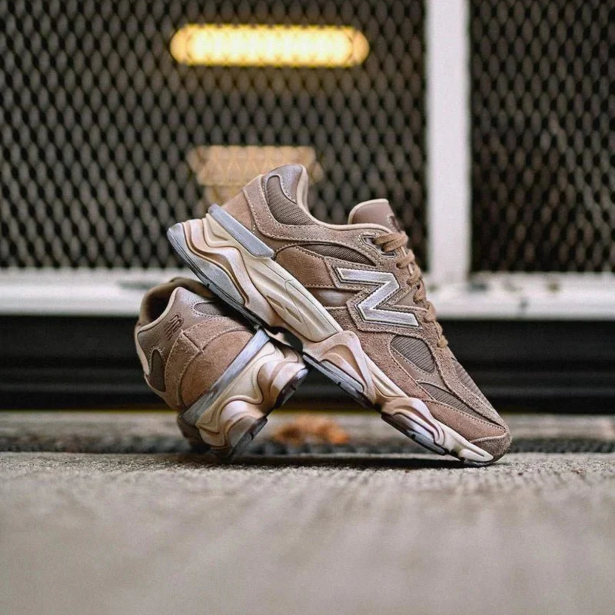 New Balance 9060 Mushroom - Bruin – productfoto 2