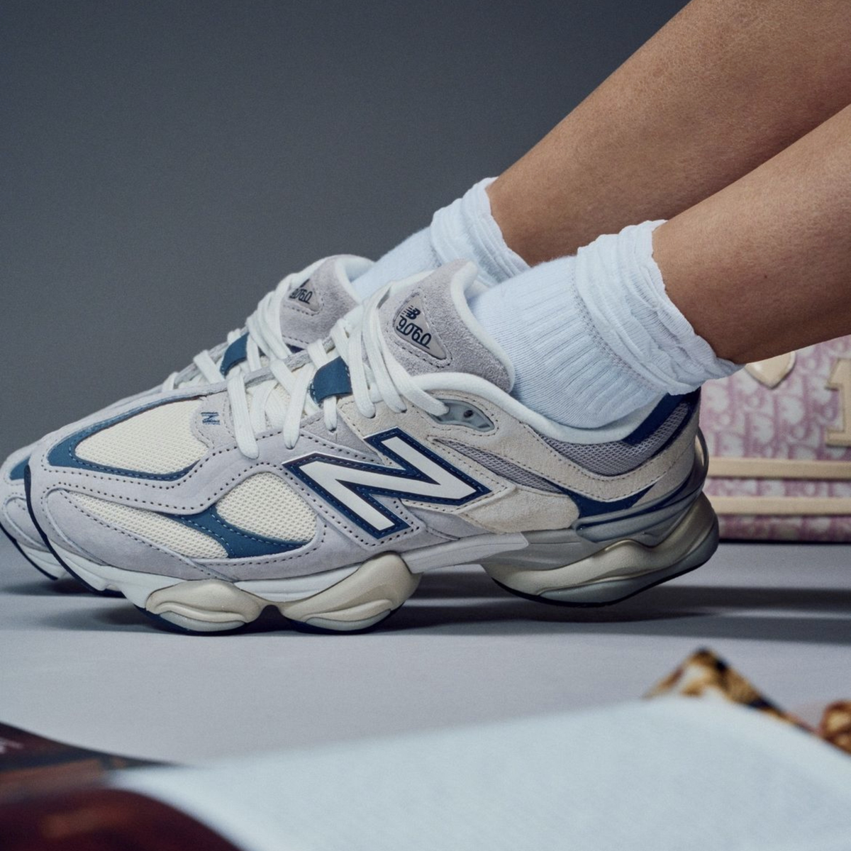 New Balance 9060 Moonrock Linen - Navy Beige – productfoto 2