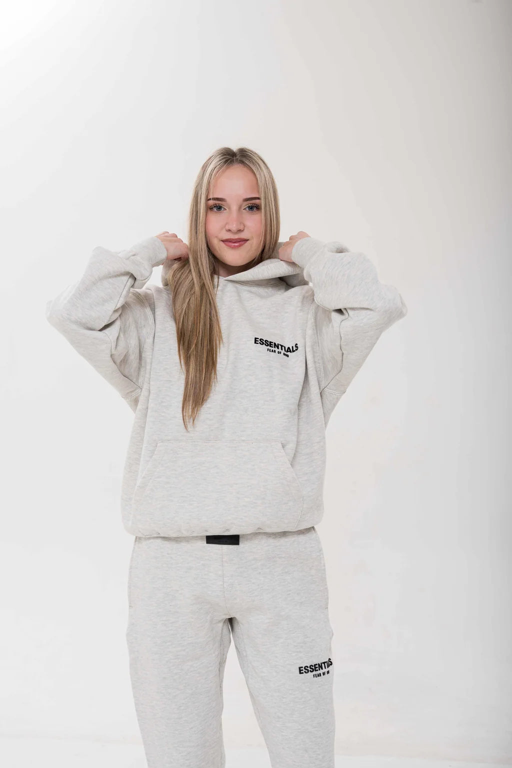 Essentials SS22 Full set Light Oatmeal - Lichtgrijs